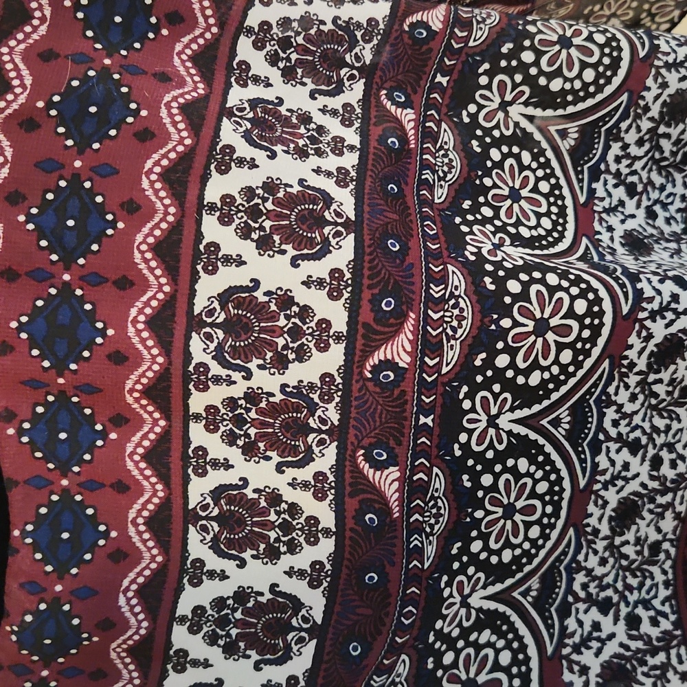 Women's Patterned Top - Picture 4 of 5